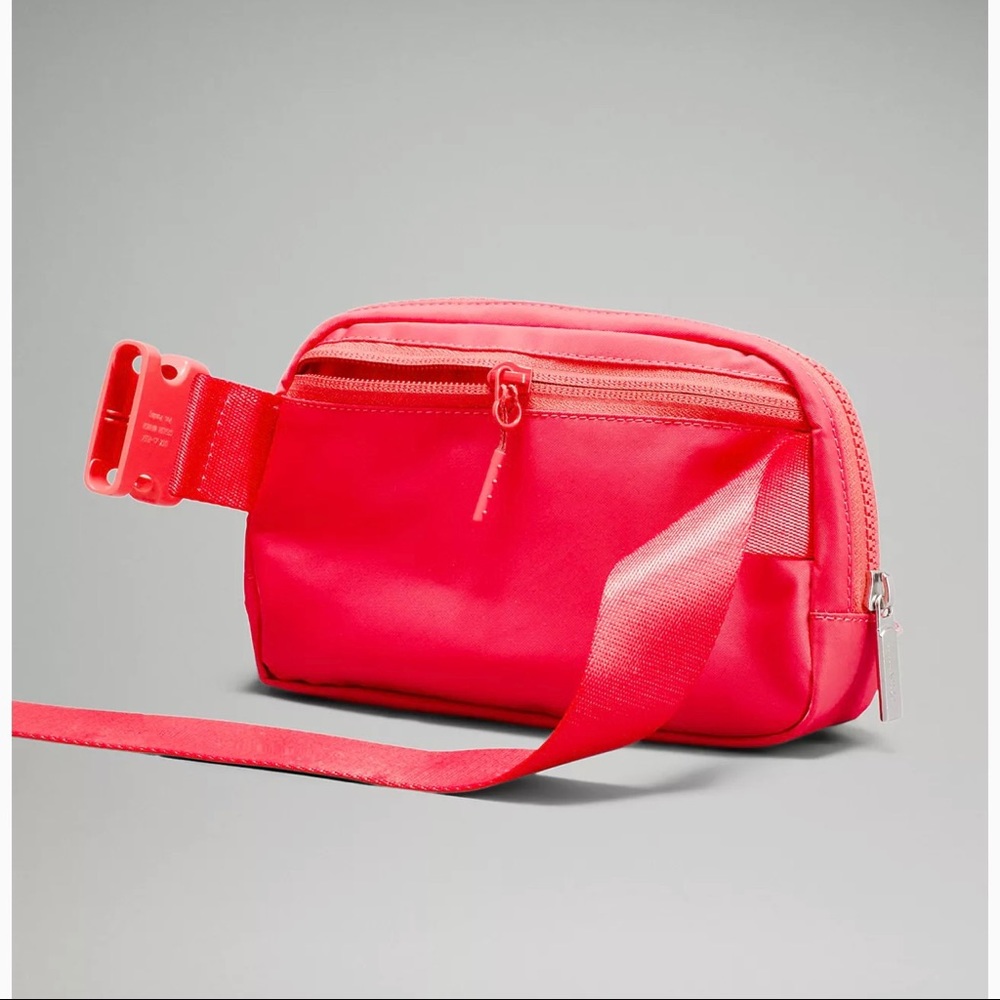 🌺🌺  Everywhere belt bag. 🌺🌺 - Picture 2 of 4